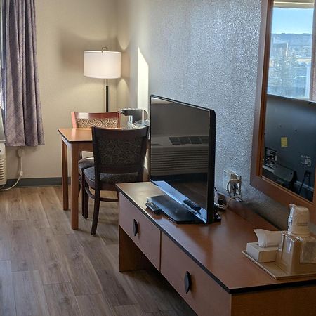 Days Inn & Suites By Wyndham Castle Rock Buitenkant foto