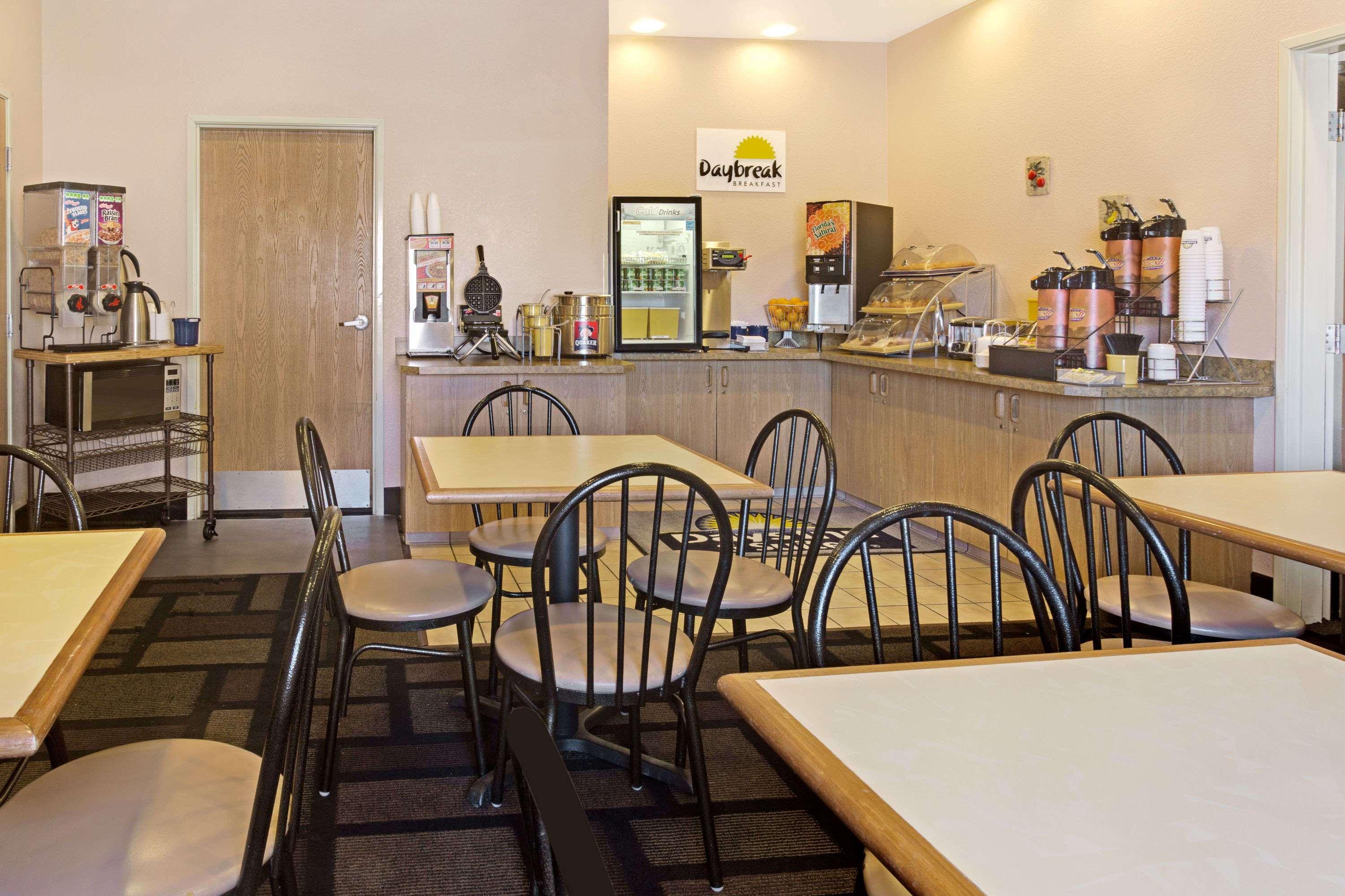 Days Inn & Suites By Wyndham Castle Rock Buitenkant foto