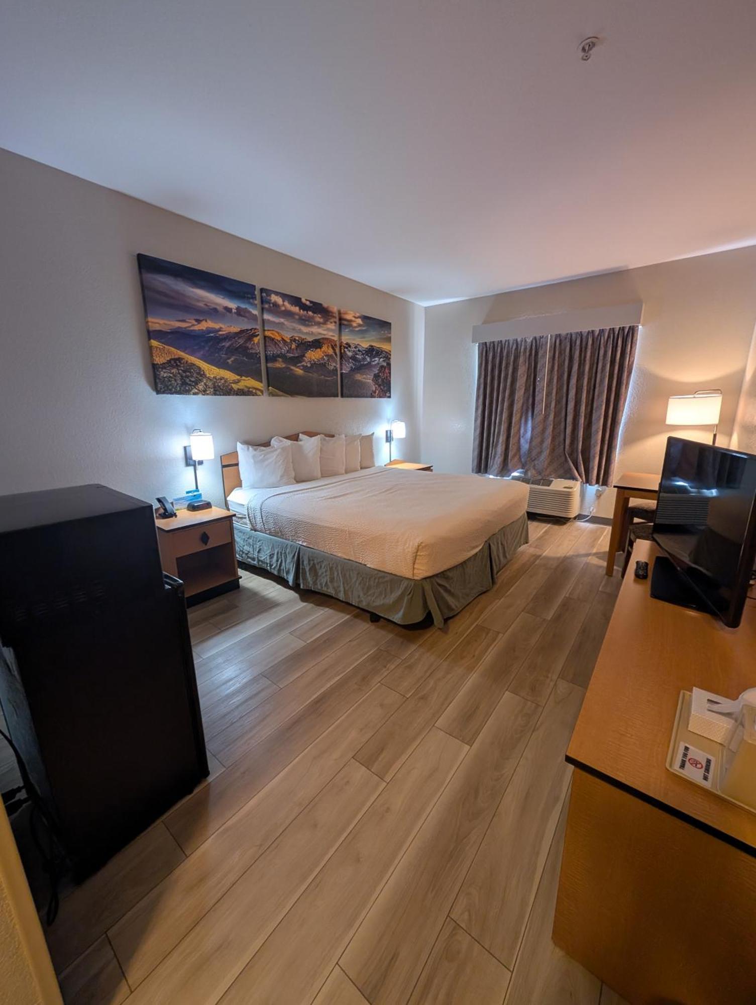 Days Inn & Suites By Wyndham Castle Rock Buitenkant foto