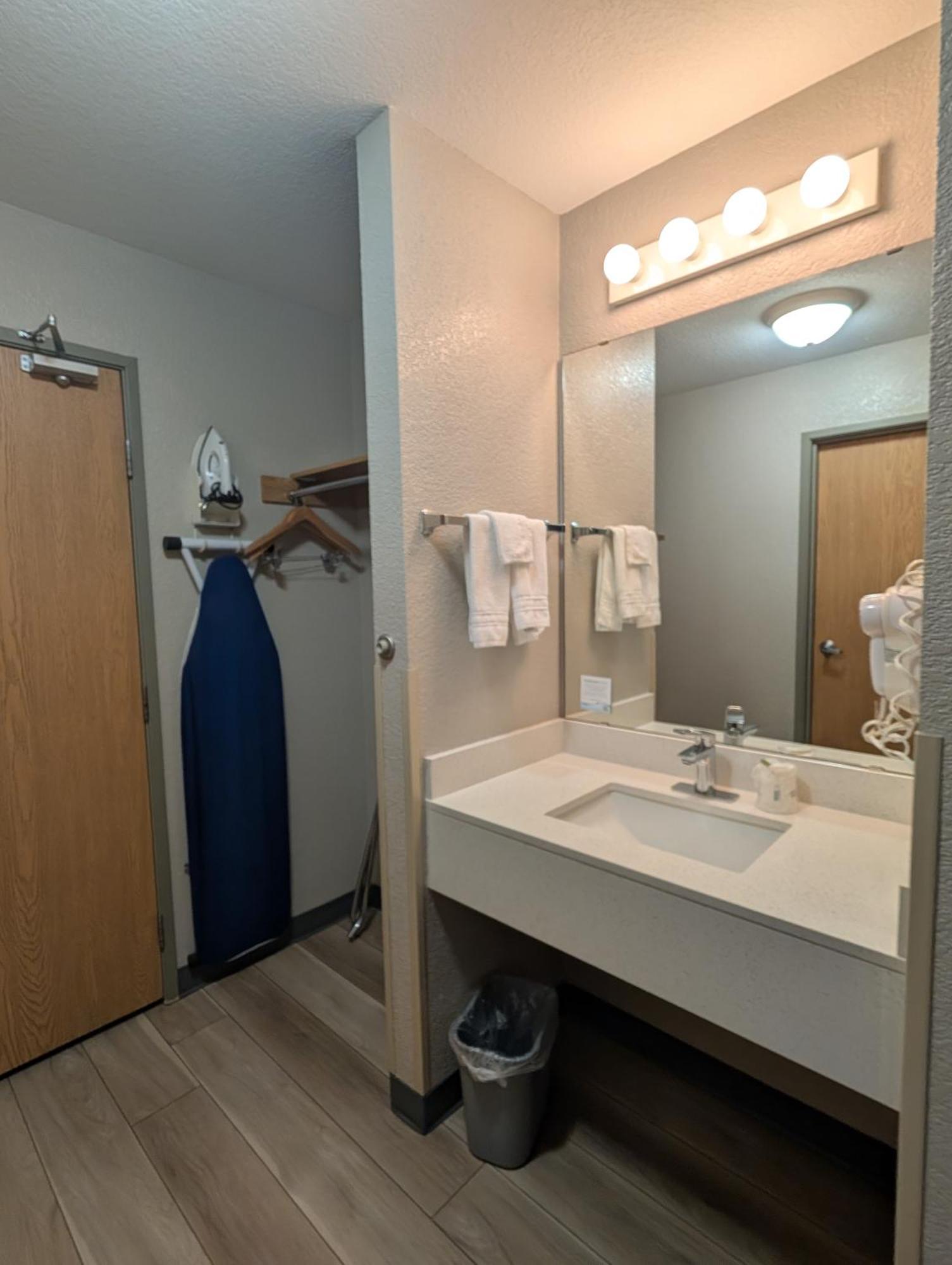 Days Inn & Suites By Wyndham Castle Rock Buitenkant foto