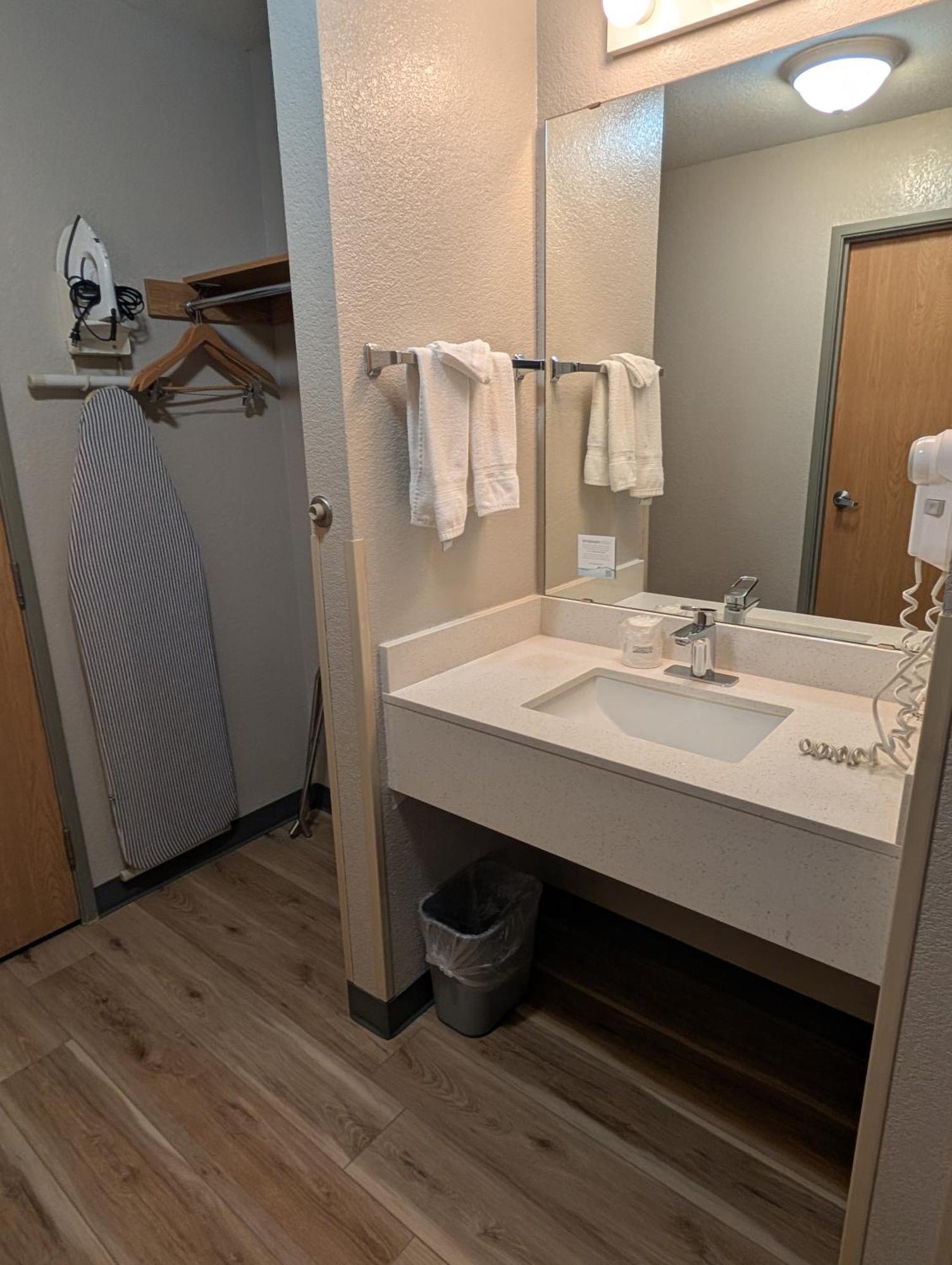 Days Inn & Suites By Wyndham Castle Rock Buitenkant foto