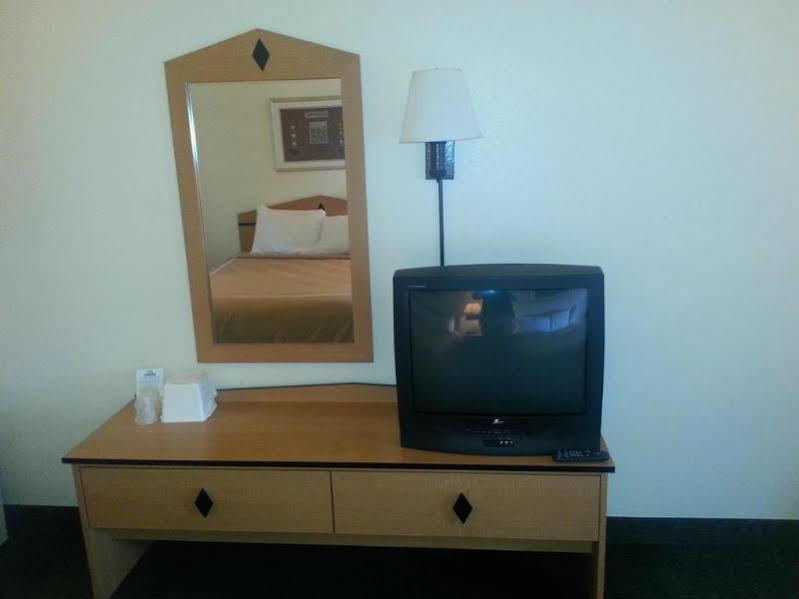 Days Inn & Suites By Wyndham Castle Rock Buitenkant foto